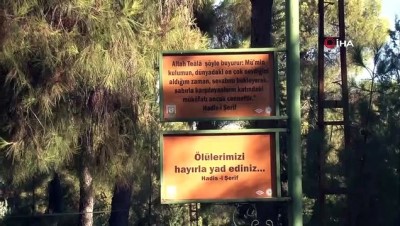  Şanlıurfa’da namaz sonrası vatandaşlar mezarlıklara akın etti