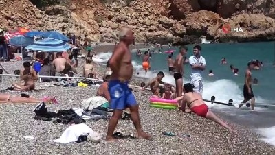 fi yapi -  Termometrelerin 41 dereceyi gösterdiği Antalya sahillerinde korkutan yoğunluk Videosu