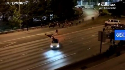 euro - ABD'de 'siyahilerin hayatı değerlidir' eylemleri: Bir sürücü aracını göstericilerin üzerine sürdü Videosu