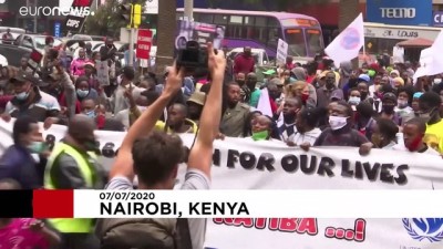 polis siddeti - Kenya'da polis şiddetini protesto edenlere sert müdahale Videosu