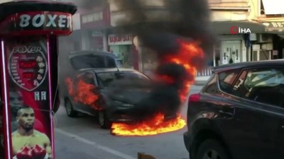 baros -  Alev alan otomobilin sürücüsü canını zor kurtardı Videosu