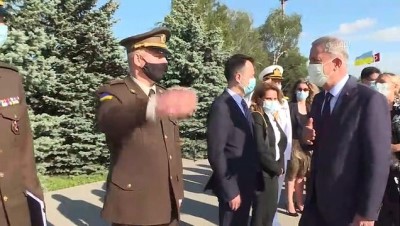 askeri toren - Bakan Akar'ı Kiev'de duygulandıran 'not' Videosu