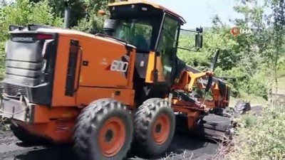 yerel secimler -  Belediyenin yapmadığı mahalle yolunu kaymakamlık asfaltladı Videosu