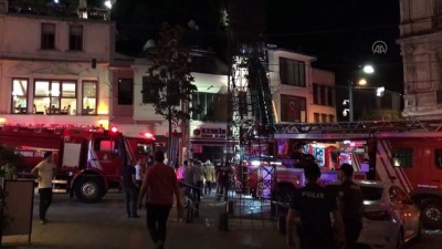 giyim magazasi - Beyoğlu'nda mağazada çıkan yangında 1 kişi dumandan etkilendi - İSTANBUL Videosu