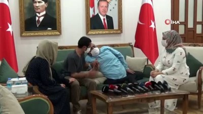 istihbarat -  HDP önünde eylem yapan ailelerden biri daha evladına kavuştu Videosu