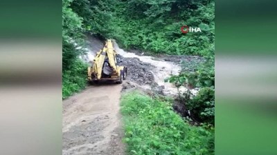 karayollari -  Sağanak yağış heyelana neden oldu Videosu