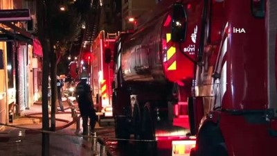 saglik ekibi -  Şişli’de kullanılmayan 3 binanın çatısı yandı Videosu