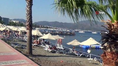 gesi -  Kuşadası’nda sıcaktan bunalan plaja koştu Videosu