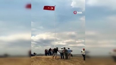 sizce -  Köylüler, Yunanistan sınırına dev Türk bayrağı astı Videosu