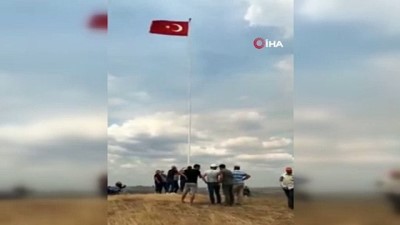 nani -  Köylüler, Yunanistan sınırına dev Türk bayrağı astı Videosu