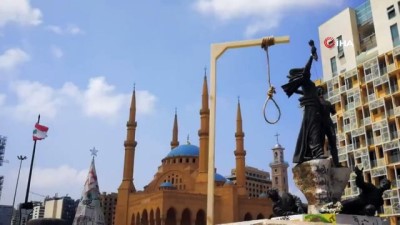 hukumet karsiti -  - Lübnanlılar, protestolarda politikacılar için temsili darağacı kurdu Videosu