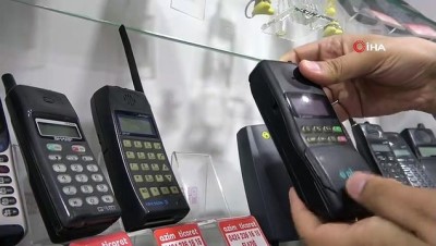 akilli telefon -  26 yıllık telefon koleksiyonu görenleri hayrete düşürüyor Videosu