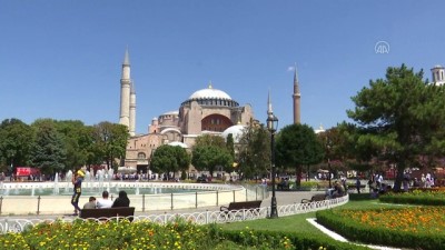 ziyaretciler - Ayasofya-i Kebir Cami-i Şerifi'nde öğle namazı - İSTANBUL Videosu