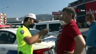 dikkatsiz surucu -  Dikkatsiz sürücü şerit değiştirmek isterken kaza yaptı Videosu