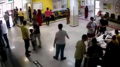 guvenlik gorevlisi -  Hasta yakınlarının sağlık ve güvenlik personellerini darp ettiği anlar kamerada Videosu