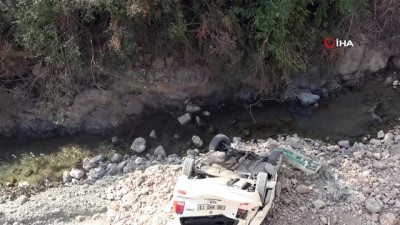 yol calismasi -  Sürücü, bu araçtan hafif yaralı kurtuldu Videosu