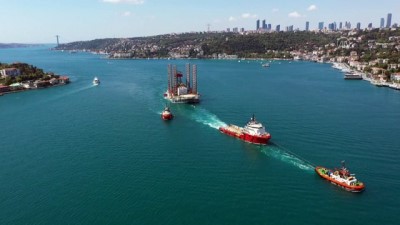 petrol platformu - Dev petrol platformu 'GSP Saturn' İstanbul Boğazı'nda ilerliyor (2) - İSTANBUL Videosu