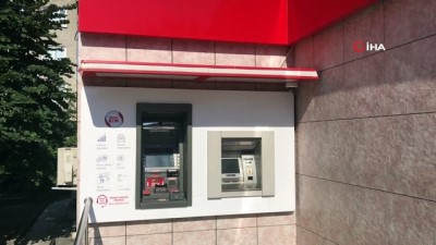 bulduk -  Güneşliği olmayan ATM’de vatandaşlar işlem yaparken zorlanıyor Videosu