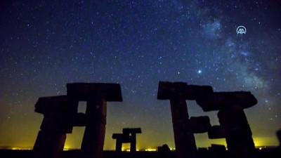 calkoy - Perseid meteor yağmuru antik yapılar ile Zafer Anıtı'nda izlendi - KÜTAHYA Videosu