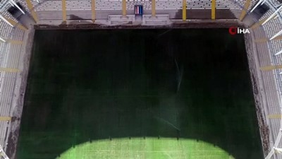yuruyen merdiven - Yeni Adana Stadyumu’nun hibrit çim serimi tamamlandı Videosu