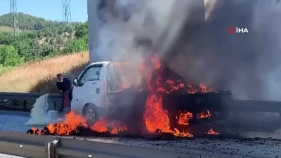 yangin tupu -  Bursa'da kamyonet seyir halinde yandı Videosu