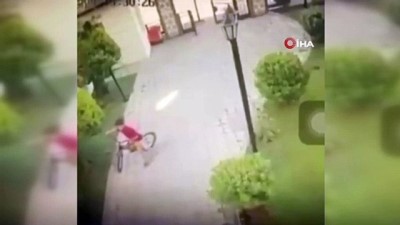 bisiklet -  Gaziantep'te feci görüntü kamerada...Genç kız 4. kattan böyle düştü Videosu