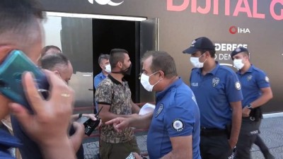 polis merkezi -  ‘Kahraman kurye’ kendini zincirledi Videosu