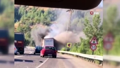 mobilya -  Lastiği patlayan mobilya yüklü tır alev alev yandı Videosu