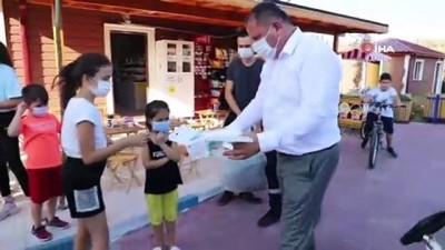 ebeveyn -  MHP'li vekil çocuklara özel yaptırdığı maskeleri oyun parklarında dağıttı Videosu