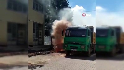 elektrik hatti -  - Elektrik kabloları bomba gibi patladı Videosu