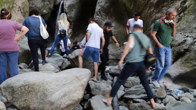 yaz gunleri -  Her yıl Arap turistlerle dolup taşan şelale boş kaldı Videosu