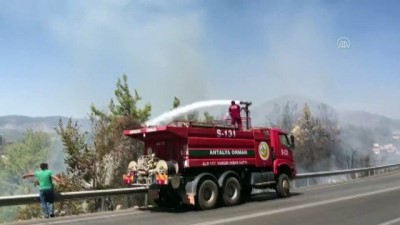 Manavgat'ta çıkan orman yangını hava ve karadan müdahaleyle söndürüldü - ANTALYA
