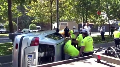  Beyoğlu’nda kadın sürücü kaldırıma çarptı, araç yan yattı