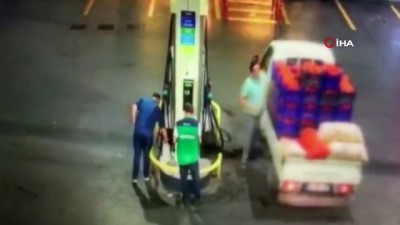  Gaziosmanpaşa’daki araç kundaklayan şahıs önce kameraya sonra polise yakalandı