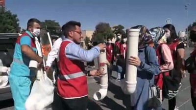 farkindalik - Kayseri'de gönüllüler sokak hayvanları için mama ve su kabı yaptı Videosu