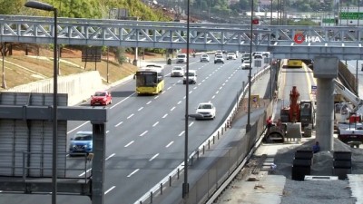 ust gecit -  Metrobüs istasyonu çalışmasıyla gece trafiğe kapatılan D-100 karayolu sabah saatlerinde trafiğe açıldı Videosu