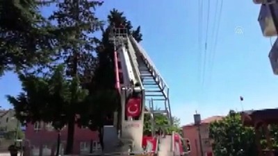 itfaiye merdiveni - Papağanı kurtarmak isterken ağaçta mahsur kalan kişiyi itfaiye kurtardı - ZONGULDAK Videosu