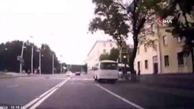 hamile kadin -  - Rusya'da aşırı hızla seyreden araç hamile kadınla çocuğuna çarptı Videosu