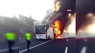  TEM’de yanan yolcu otobüsü kullanılmaz hale geldi