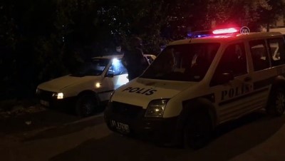 polis merkezi - Adana'da hırsızlık şüphelisi soymaya çalıştığı otomobilde yakalandı Videosu
