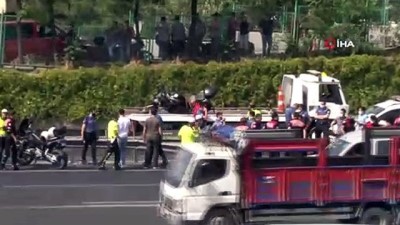 yunus polisler -  TEM otoyolunda yunus polisleri kaza yaptı: 2 yaralı Videosu