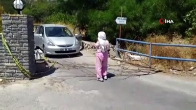 yasli kadin -  Aliye teyze, yolu yine kapattı Videosu