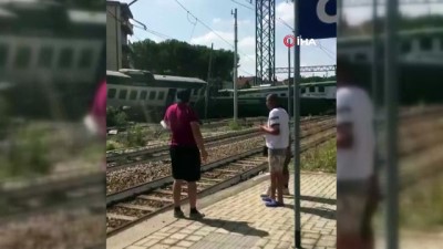 vagon -  - İtalya'nın kuzeyinde tren raydan çıktı: 3 yaralı Videosu