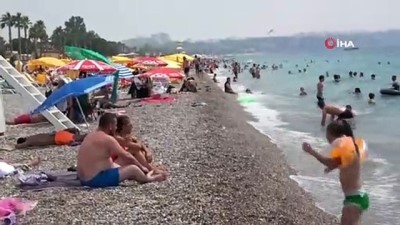 hava sicakligi -  Antalya sahillerinde eskiye dönüş...Tatilciler akın etti, pandemi döneminde ilk kez bu kadar yoğunluk görüldü Videosu