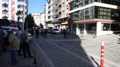 belediye meclis uyesi - Belediye önünde darbedilen kişi ile belediye meclis üyesi silahla yaralandı - SAMSUN Videosu