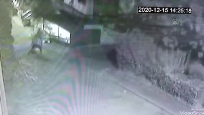 silahli kavga - Büyükçekmece'de silahlı kavga: 1 ölü, 3 yaralı - Güvenlik kamerası - İSTANBUL Videosu