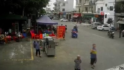 yasli kadin -  - Çin’de köpek tasması ayağına takılıp düşen yaşlı kadın öldü Videosu