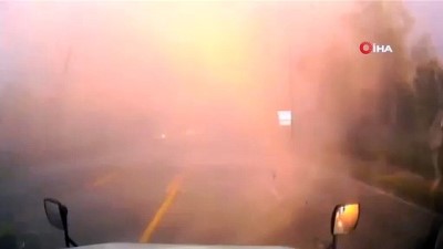 arac ici kamera -  - Florida'da şiddetli rüzgar kamyonu devirdi Videosu