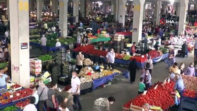 pazar alisverisi -  Pazara gitmeleri yasaklanan 65 yaş üstü vatandaşlar haberi pazarda aldı Videosu