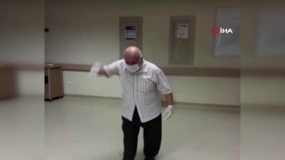  75 yaşındaki Covid-19 hastası böyle taburcu oldu